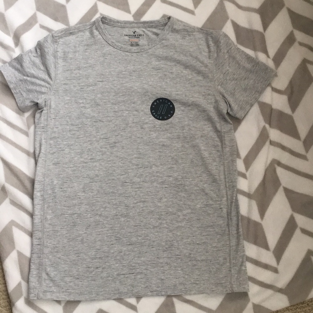 American Eagle men’s tee XS